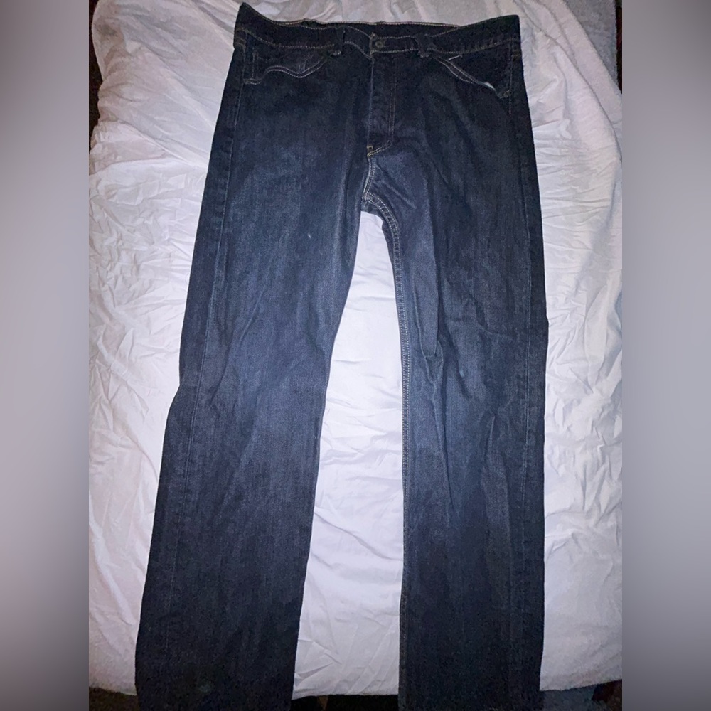 Straight leg dark wash Levi’s